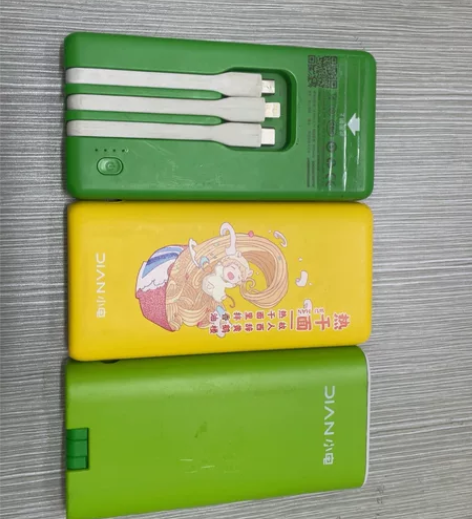 小电3代充电宝破解版，8成9成新，到手就可...