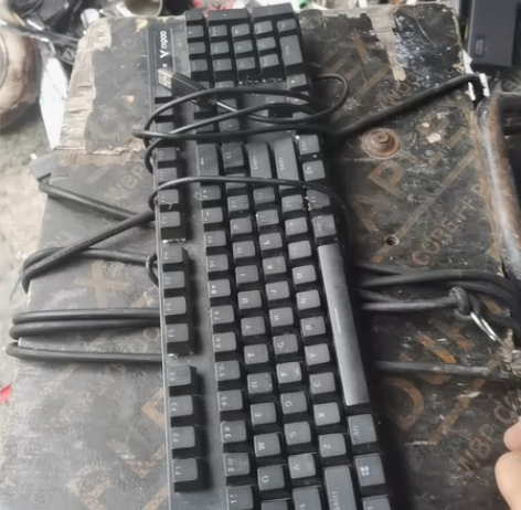 雷柏v500pro 成色如图 感兴趣的话点...