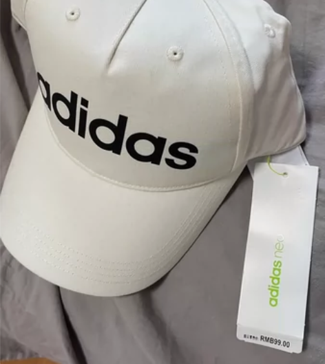 阿迪达斯帽子，全新正品，吊牌也在搬家清闲置...