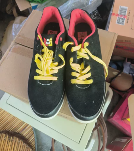 全新361度运动鞋一双，质量好，仅试穿44...