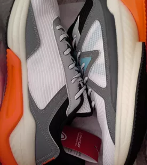 匹克运动跑步鞋，全新 感兴趣的话点“我想要...