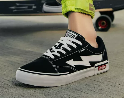 特步男鞋帆布鞋2021秋季官网情侣运动鞋百...