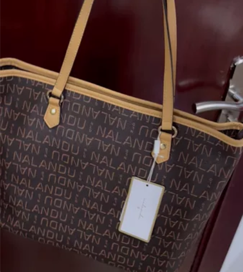 【全新包邮】纳兰杜 大容量上班通勤秋冬百搭...