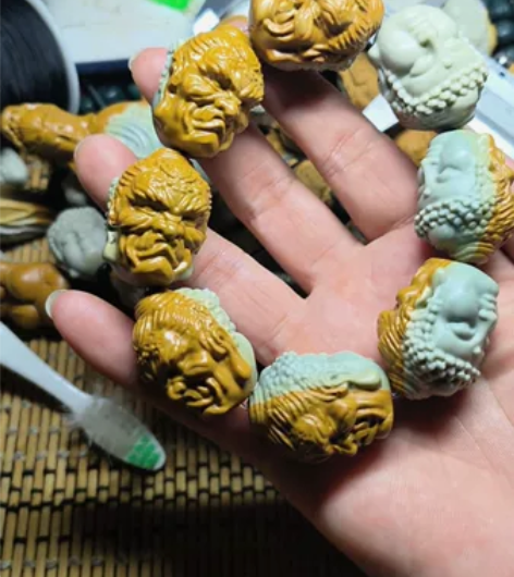 阿拉善彩玉手串尺寸3.2左右    一念神...