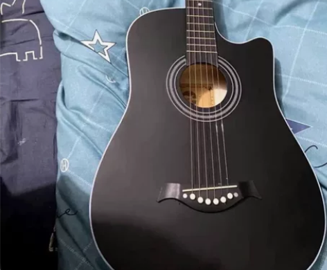 出售原价1300买的几乎全新吉他民谣单板吉...