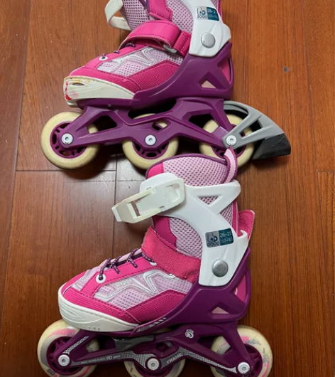 女童迪卡侬轮滑鞋，尺码可调节，送头盔、护具...