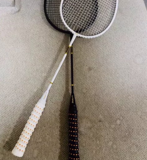 不想要了，出全新李宁羽毛球拍一副，原价20...