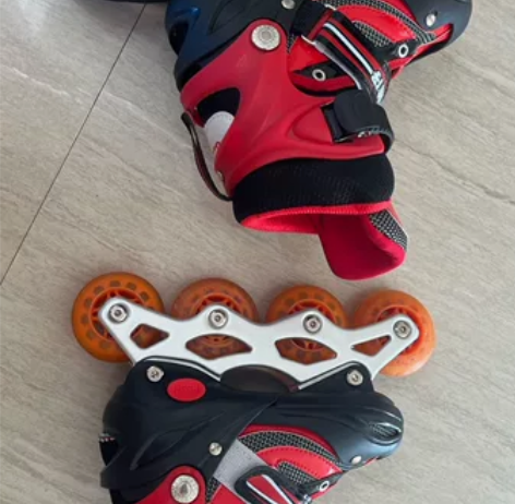 全新旱冰鞋，31-34码可穿。50元，不包...