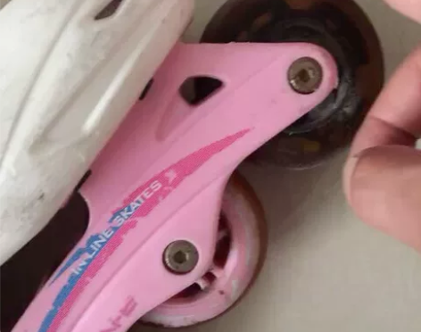 溜冰鞋 直排轮 可调大小 带闪光 适合初学...