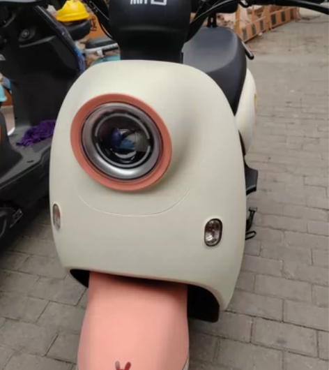 新日电动车72伏的。6个大电池。不讲价。送...