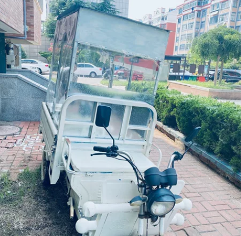 摆摊三轮车,自己刷了白漆,车子很新,电瓶满...