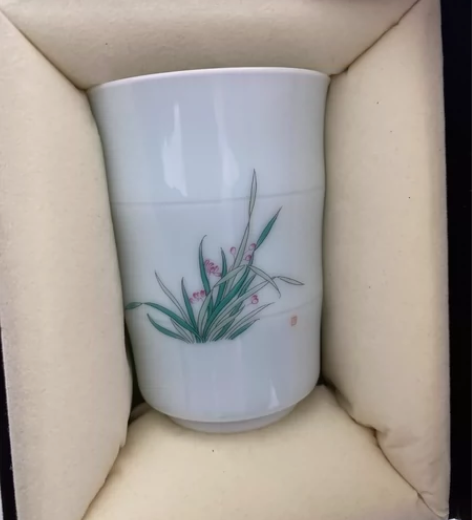 景德镇纯手工白瓷主人杯全新带包装 感兴趣的...