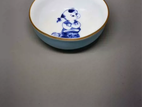 景德镇陶瓷手绘茶杯一只，题材童趣。实物实拍...