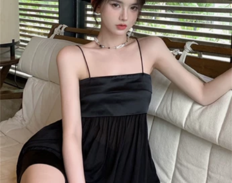 黑色绸缎高级感吊带连衣裙女夏季2022年新...