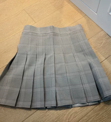 全新百褶裙 感兴趣的话点“我想要”和我私聊...