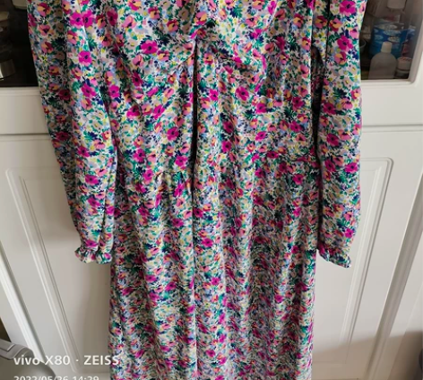 田园风花色比图片显亮些，九成新有吊牌衣服颜...