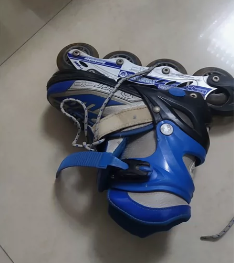 捷豹溜冰鞋儿童男轮滑鞋可调旱冰鞋！ 感兴趣...