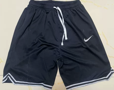 Nike黑色5分训练短裤 xl码 爽快包邮...
