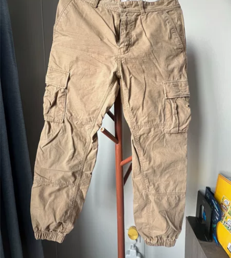 束脚裤休闲裤，颜色版型很好，M码。衣服太多...