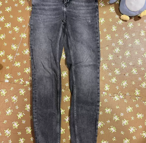 zara铅笔裤，灰色洗水，超级显瘦。 人胖...