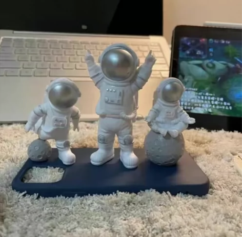 【店铺倒闭】宇航员摆件一套3个9.9元亏本...