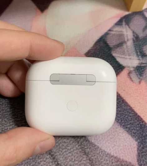 铂迈旗舰店买的四代蓝牙耳机，女朋友买了一年...