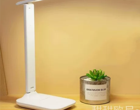 [特价包邮]全新台灯护眼学习灯学生宿舍可充...