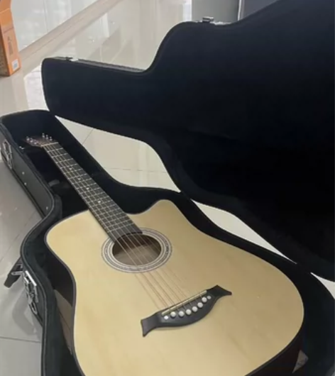 低价出售原价2100多的一手琴吉他买回来一...