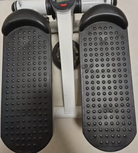 出售一台家用小型踏步机，买来就用了2次，坚...