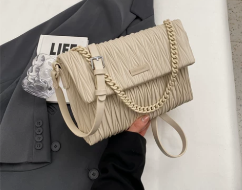 今年流行包包女新款2023高级感小众褶皱单...