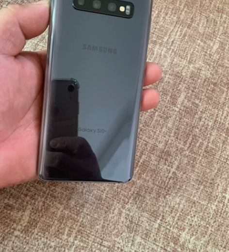 三星s10?8+128g，老婆用的手机功能...