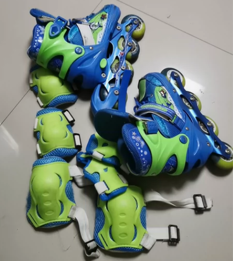 儿童轮滑鞋+护具套装 单排旱冰鞋溜冰鞋 3...