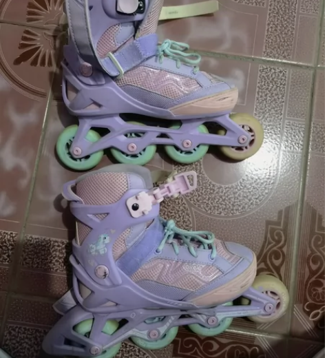 迪卡侬旱冰鞋,鞋号在第三图。买完了也没玩几...