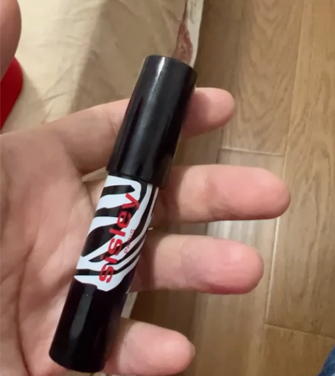 希思黎口红 19号色中样￥28