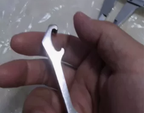 不锈钢加长啤酒开瓶器，仿手型。够长省力好开...