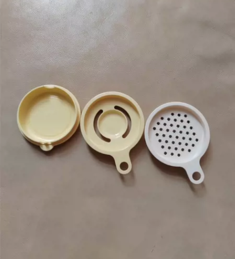 特百惠的小物件 白色的是做蒜泥的，浅黄的是...