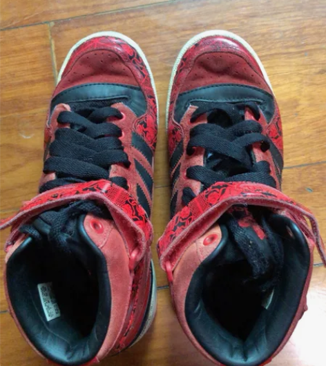 阿迪达斯三叶草运动鞋，牛筋底。保证正品，南...