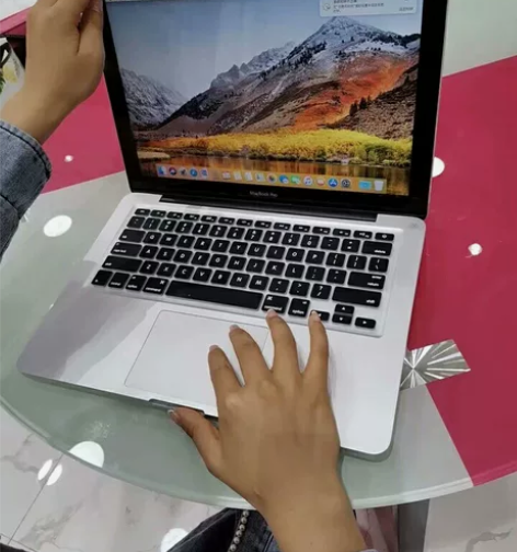 21年女生自用本带发票原价一万多i9顶配苹...