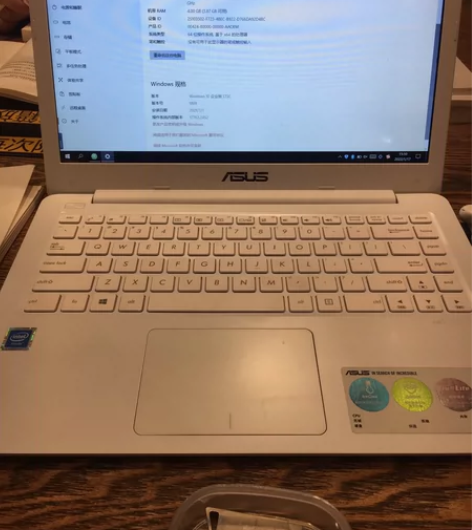 华硕笔记本电脑，轻薄小白本： 18年华硕白...