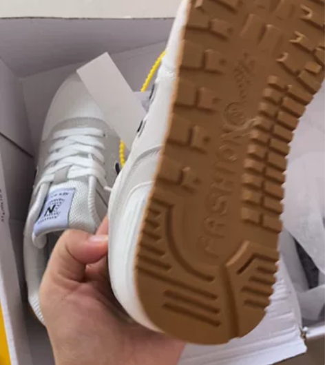 新百伦运动鞋35码灰棕色 全新标价包邮出?...