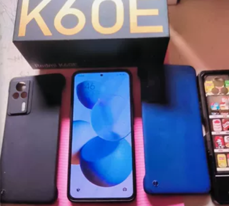 红米K60E，送一堆手机壳12+256G白...