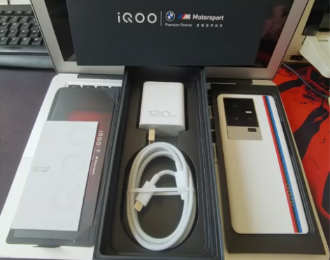 vivo iQOO 11 12GB+256...