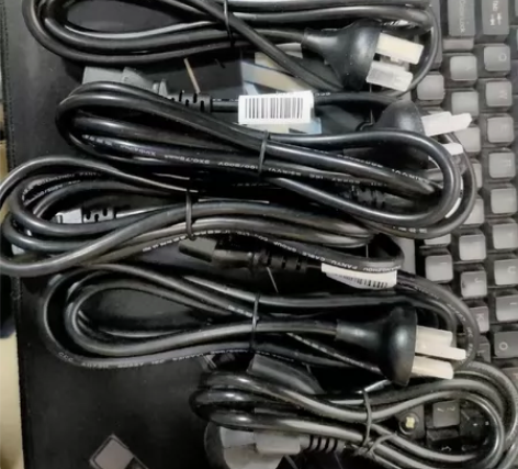 处理一批电脑主机显示屏电源线。全新 感兴趣...