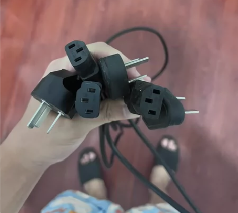 电脑电源线 5块钱一条。自己DIY主机多给...