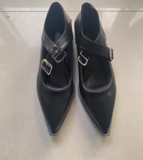 全新 包邮 玛丽珍粗跟尖头小皮鞋 35码 ...