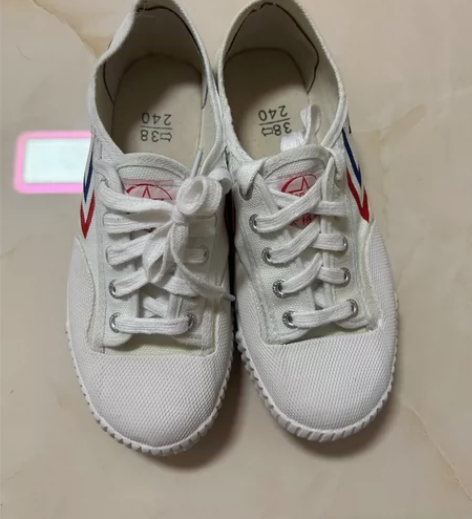 飞越 女生帆布鞋 38码 穿着个位数 不退...