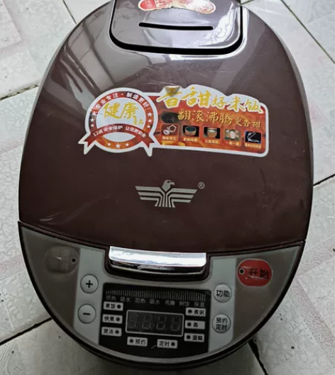 出新飞电饭锅 自提??明显使用痕迹Fres...