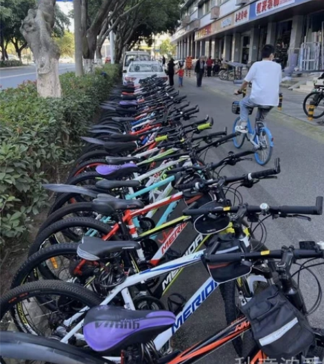 车店不开了，剩下的一批全新山地车高档自行车...