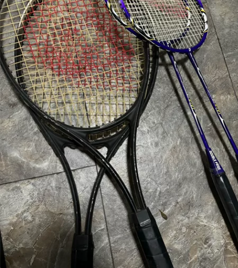 一副网球拍 感兴趣的话点“我想要”和我私聊...