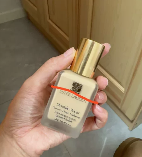 雅诗兰黛DW粉底液余量看图 感兴趣的话点“...